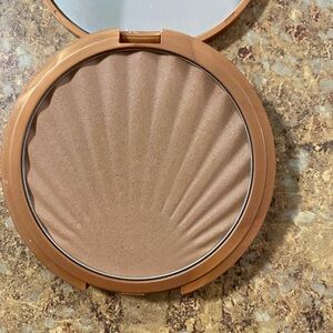 bronzer